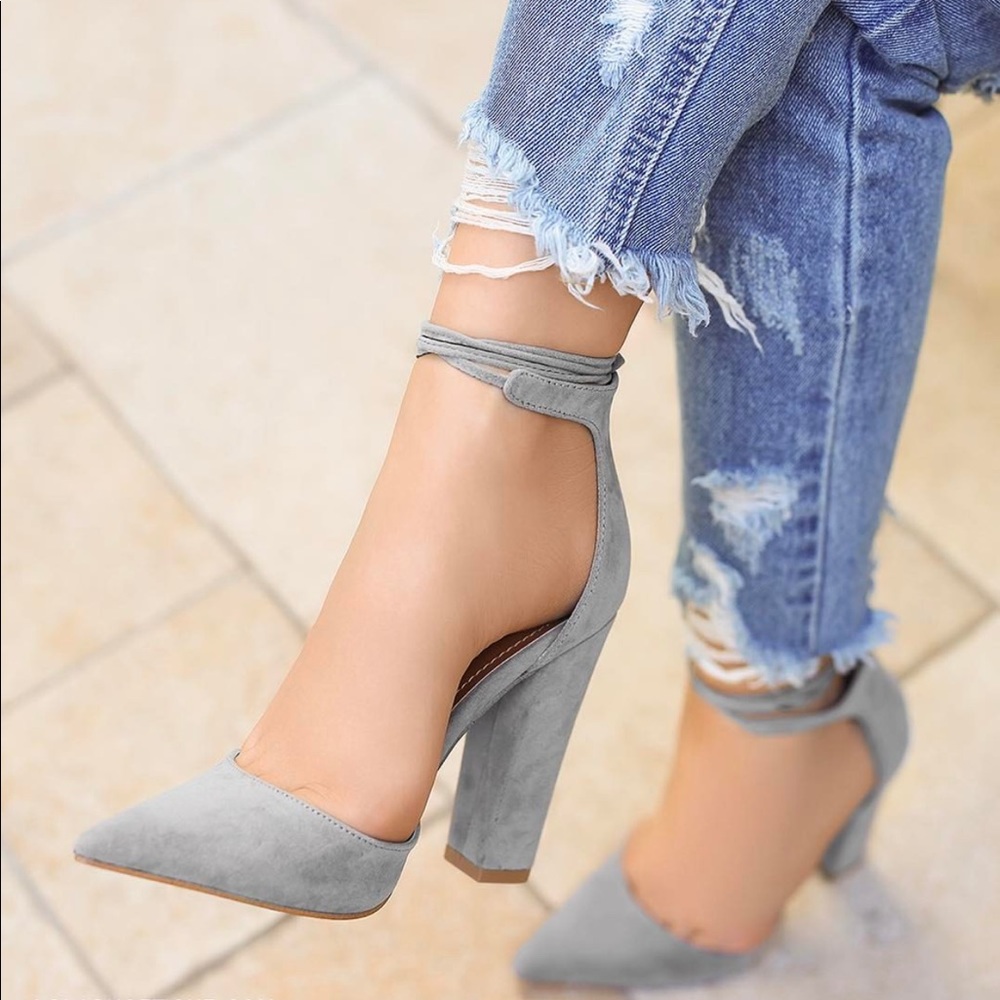 NIB Lola Shoetique Editor's Peak Grey Heels size 9